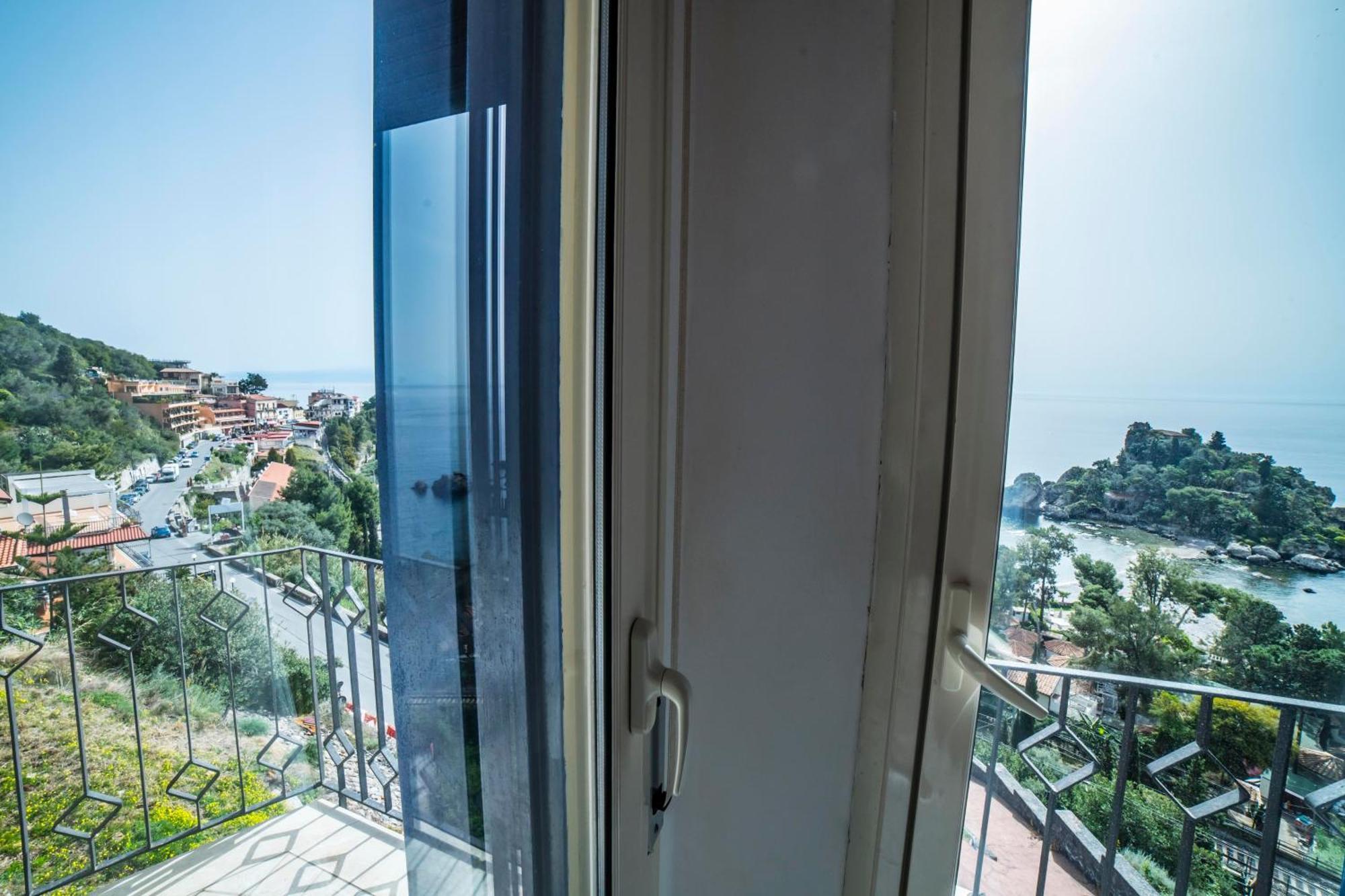 Triple Room Sea View